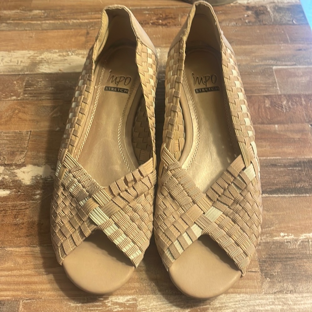 E4- impo stretch flat open toe shoes size 8.5 style Robin II
